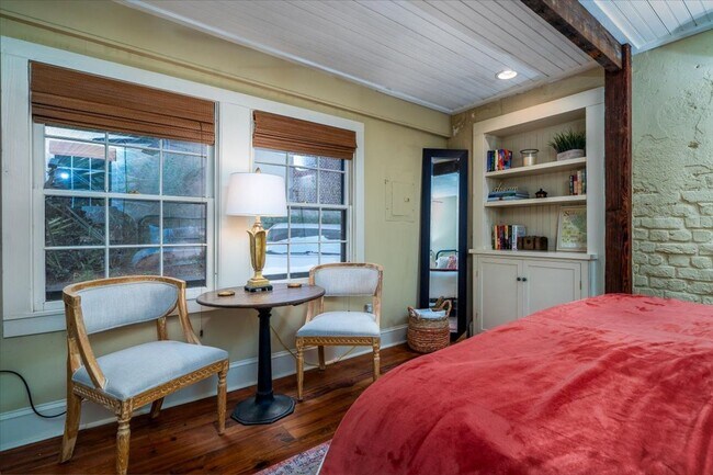 Photo - Downtown Cottage- Fully Furnished