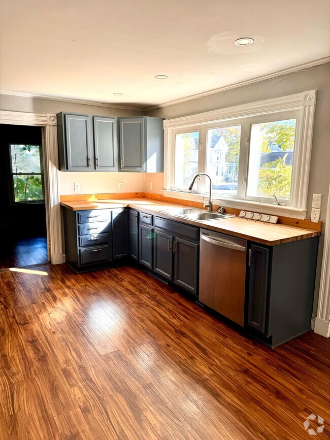 Building Photo - 21 Maple St Unit 1 Rental