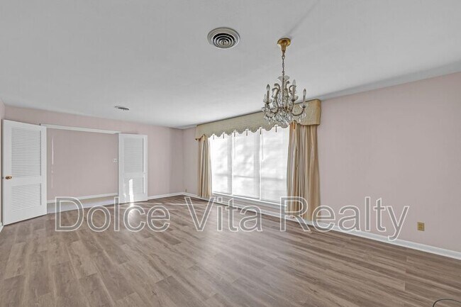 Photo - 1110 Walnut Ave