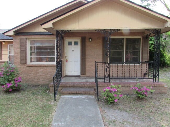 Building Photo - Spacious 2BR Brick Home Near Downtown Sumter – Great Layout!