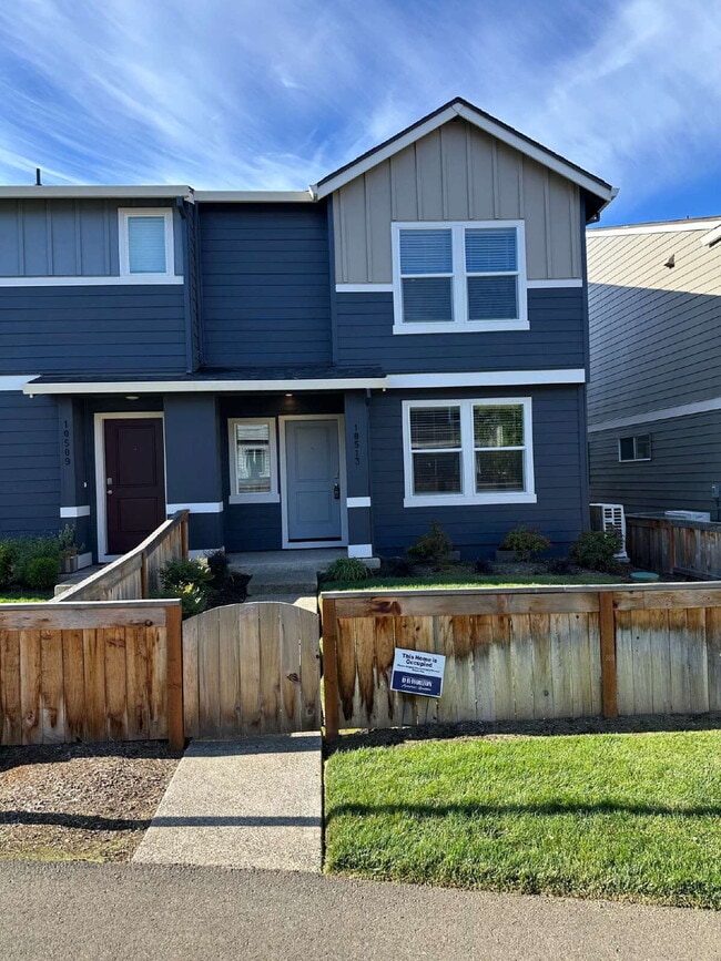 Building Photo - Newer Townhouse in Saddle Club Estates wit...