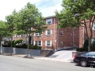 Building Photo - 112 Sycamore St Unit #11 Rental