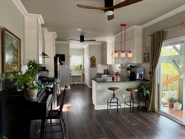 Photo - 2201 E 20th St