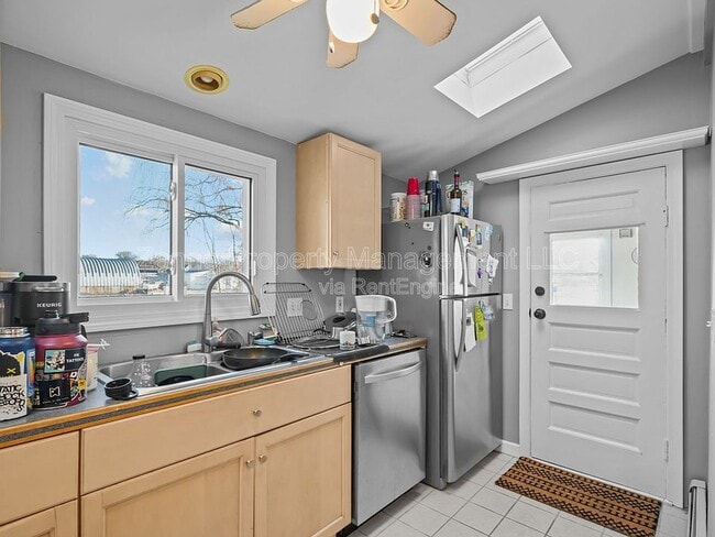 Photo - 22-23 Third School St