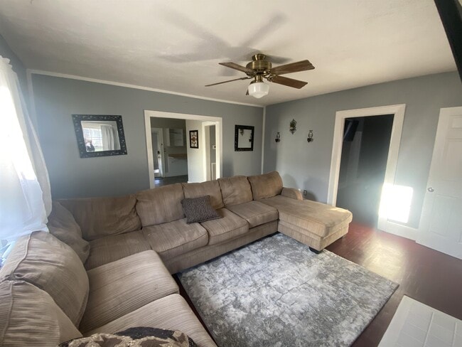Photo - 315 W 14th St
