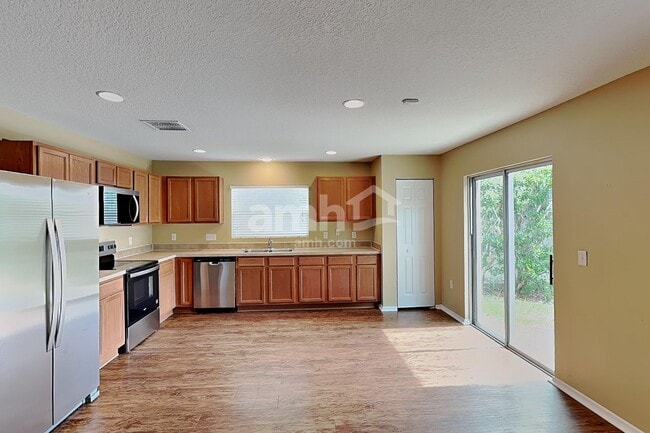 Photo - 1733 Strathmore Cir