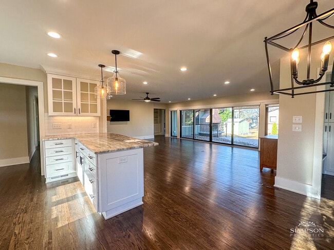 Photo - 1943 Townsend Ave