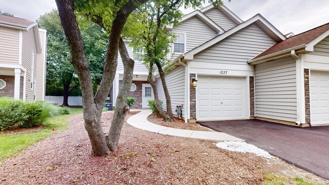 Building Photo - 1237 Cranbrook Dr