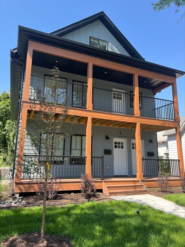 Building Photo - 621 11th Ave SE Unit #1 Rental