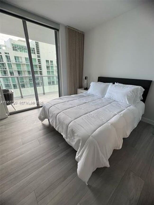 Photo - 1300 Brickell Bay Dr Unit 1300 Brickell Bay Dr 2504