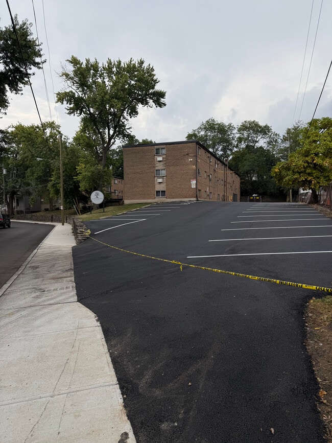 Photo - Lincoln Woods Flats