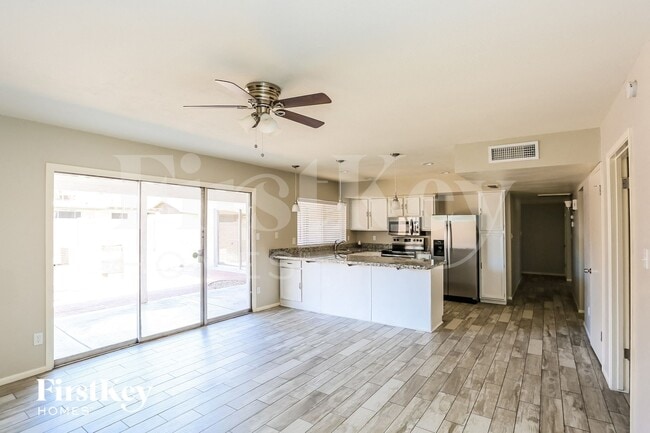 5240 W Desert Cove Ave