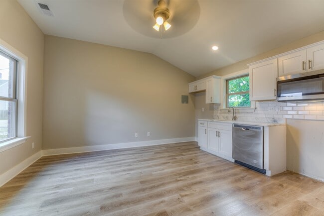 Photo - 1807 Jackson Ave