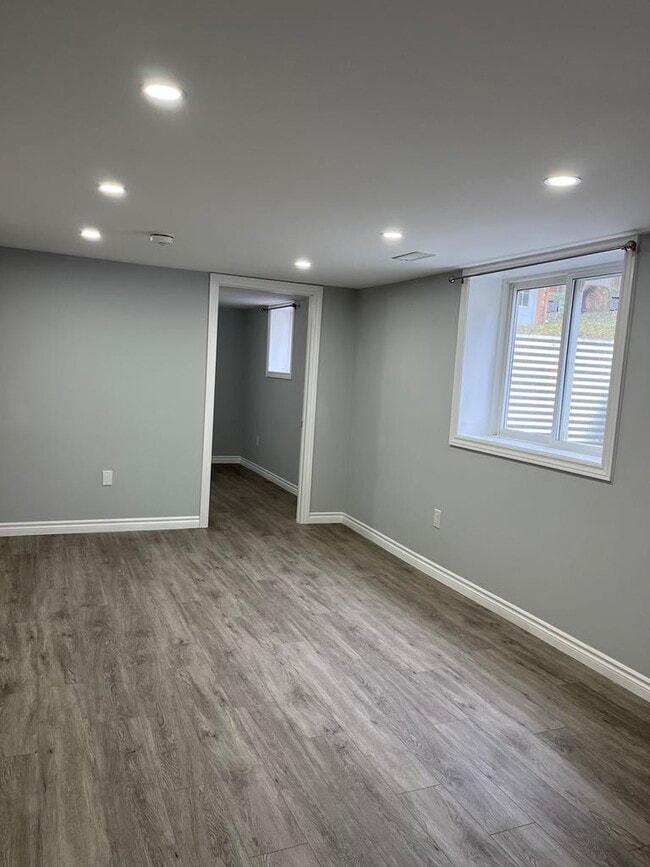 Photo - 25 Broadleaf Pl Unité Basement Apartment