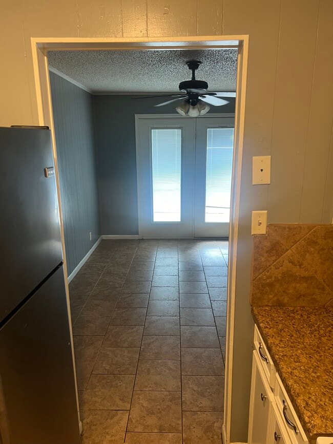 Photo - 715 W Tyler St