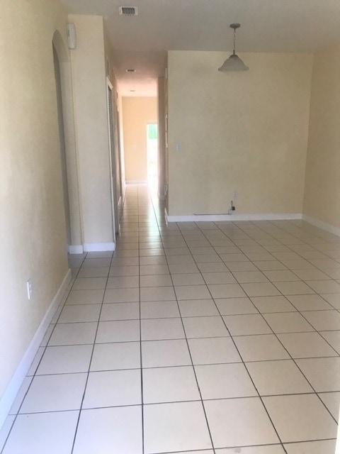 Building Photo - 1677 SE 27th Ct Unit 106