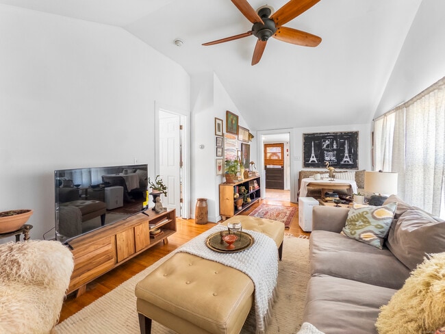 Photo - 944 Totoket Rd