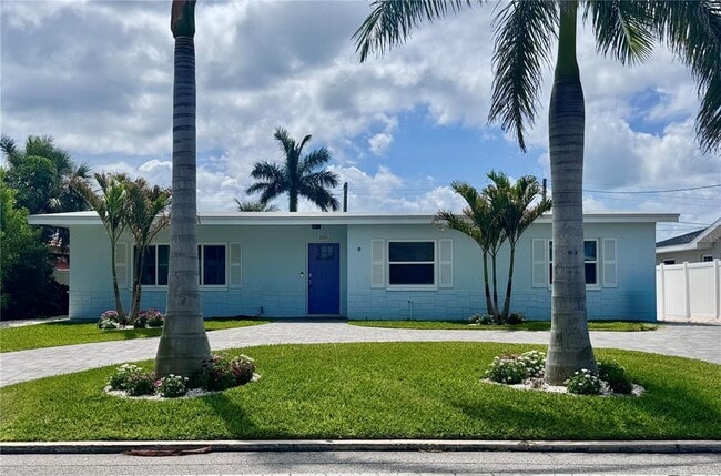 Building Photo - 2215 W Vina Del Mar Blvd