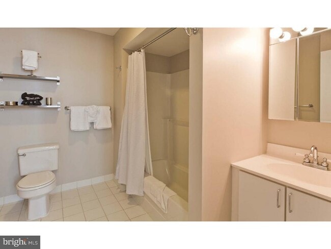 Building Photo - 201 S 25th St Unit 0B-306 Rental