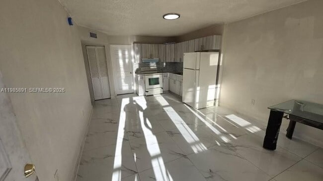 Building Photo - 208 Avondale Dr Unit 11