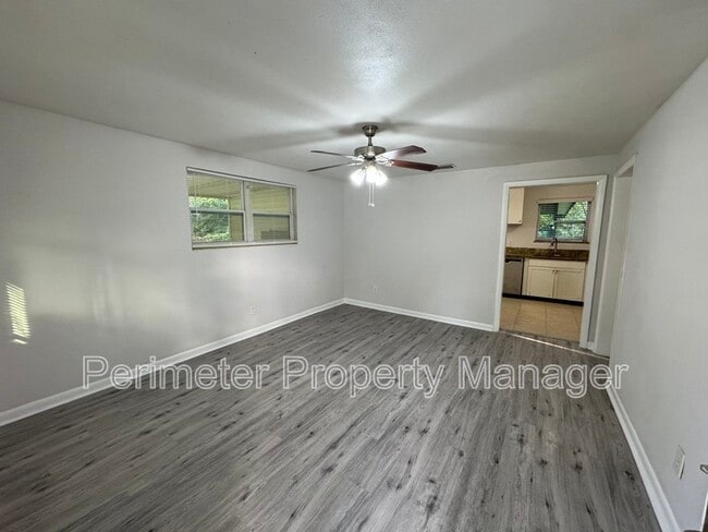 Photo - 8215 Cir St S