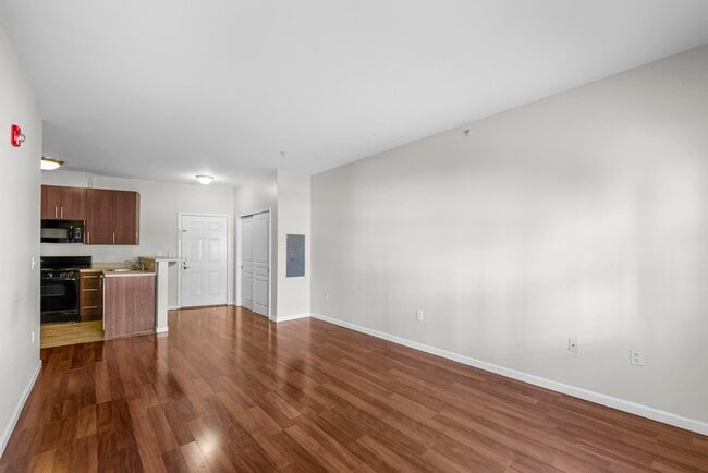 Photo - 845 Newark Ave Unidad 3B