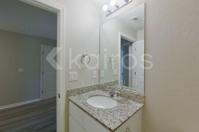 Photo - 1359 Heritage Ave