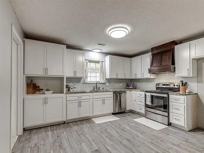 Photo - 4709 Newport Dr