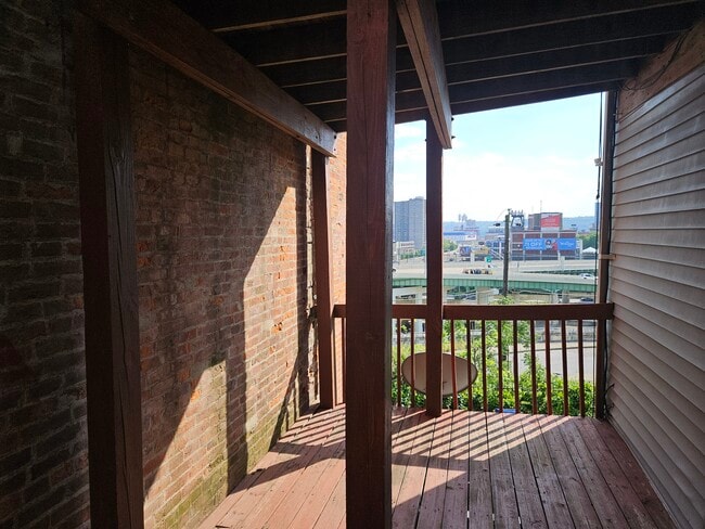 Deck - 319 Baum St Unit Street level