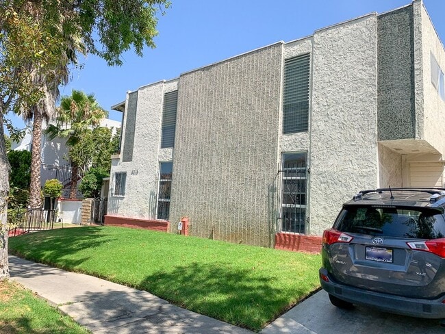Building Photo - Beautiful 2 bed 2 bath for rent Unit #2 Rental
