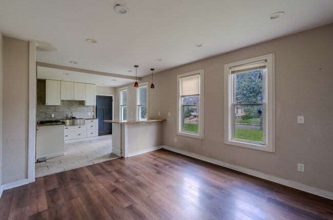 Photo - 908 W Hadley St Unit 908