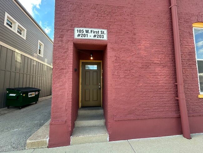 Photo - 105 W 1st St Unidad #203
