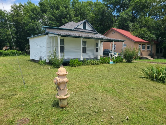 Photo - 101 E 2nd St