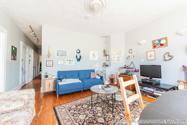 394 Centre St Unit 2