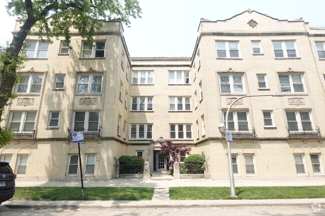 Building Photo - 2608 W Glenlake Ave Unit 1 Rental