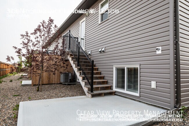 Photo - Stylish and contemporary townhouse 3 bed, 1.5 bath!