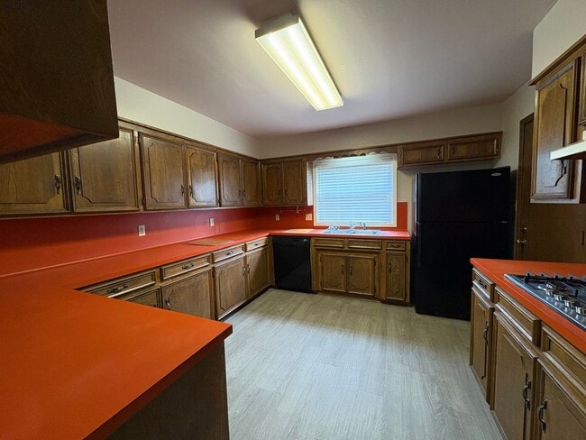 Photo - Beautiful 3 bedroom/2 bath with Garage and Central Air & Heat!