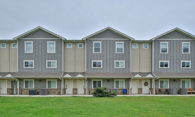 Building Photo - 3 Bedroom 2.5 Bathrooms in Spring, Texas