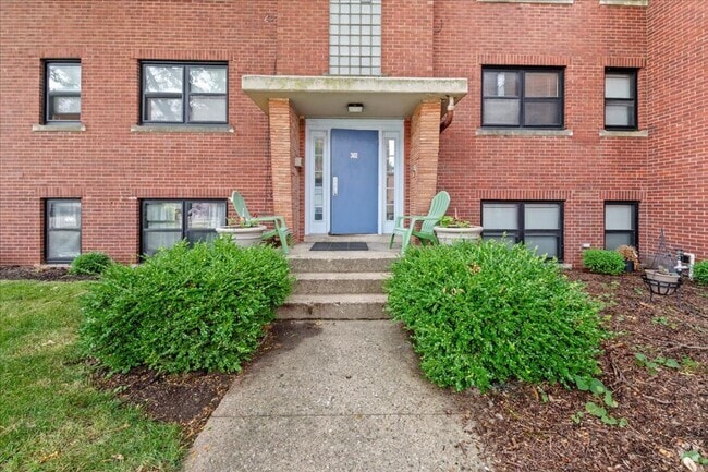 Building Photo - 306-306 E 19th St Unit 302 E 19th St -  3B Rental