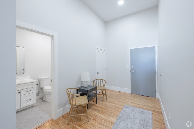 1 BR, 1 BA - 500 SF