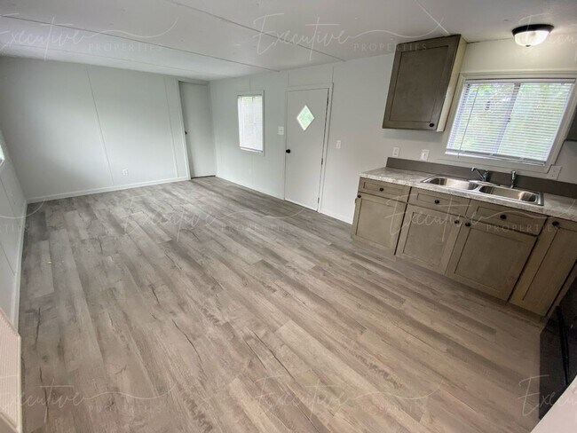 Photo - Recently Remodeled 3-Bed Mobile Home in Sulphur Unidad 15