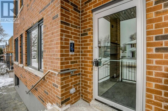 Photo - 137 Marquette Ave Unité 1