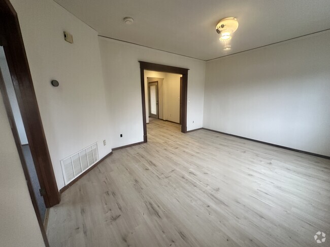 Building Photo - 1747 E 2nd St Unit 1 Rental
