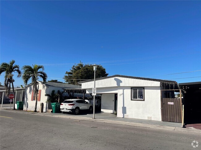 Building Photo - 12401 W Okeechobee Rd Rental