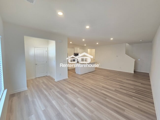 Photo - 1585 Salem Dr