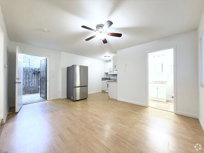 Building Photo - Studio w/ Yard and Utilities Included! Unit C Rental