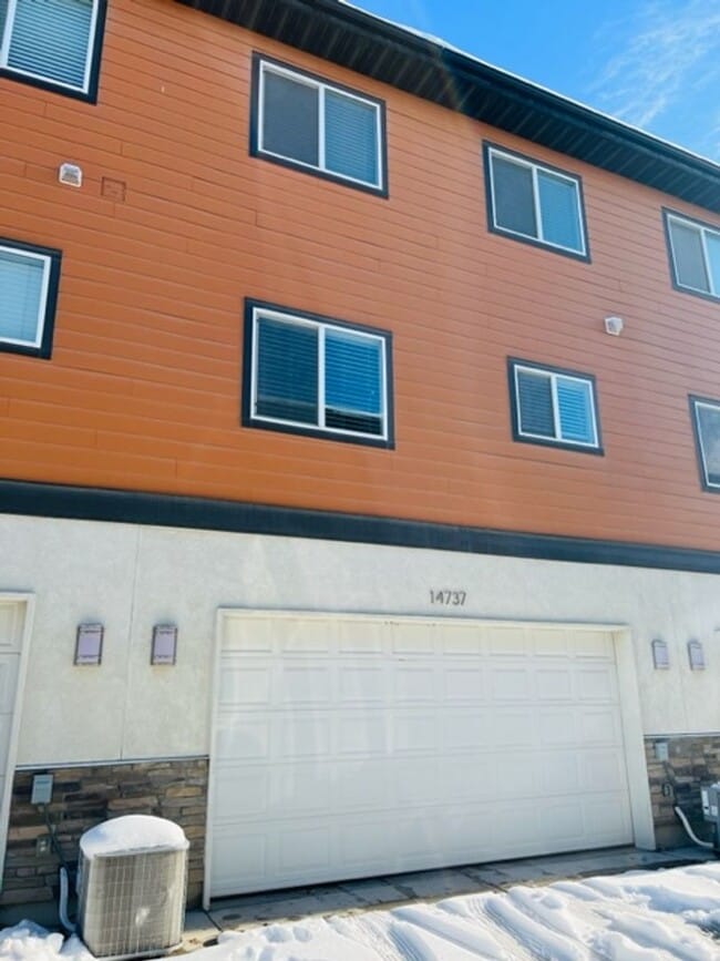 Photo - Beautiful 2018 townhome with 2 car garage and tall ceilings.