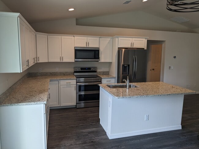 Photo - 5900 Cazler Ave