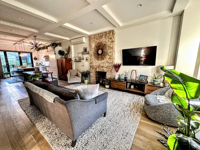 Building Photo - 917 Jefferson Ave Unit 1