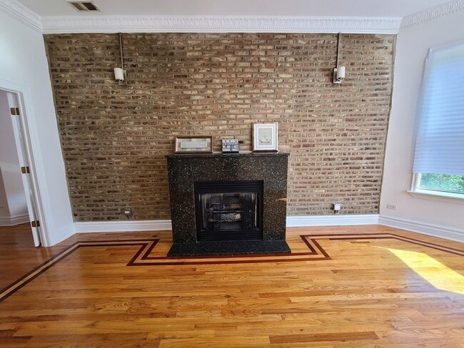 Photo - 4856 S Prairie Ave Unit 2